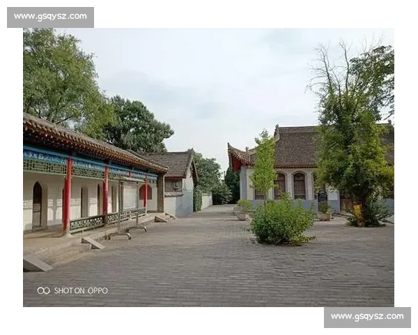 希尔德中国行骑上 国民神车!三蹦子载着 NBA 球星逛遍古城烟火气 希尔德中国行骑上 国民神车!三蹦子载着 NBA 球星逛遍古城烟火气